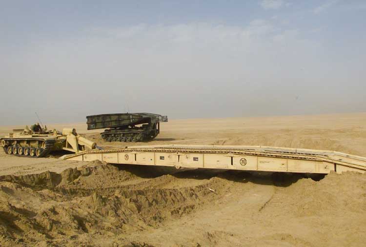 M60 AVLB خودرو زرهی که پل می شود