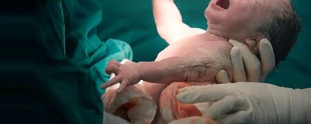 ماجرای زنده شدن نوزادی مرده در سردخانه‌ی بیمارستانی در شهریار و حواشی آن + ویدیو