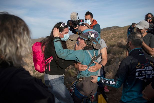 زن ورزشکار اسپانیایی 500 روز را در غاری 70 متری به تنهای زندگی کرد 