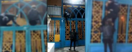 دستگیری دو زنی که از درب ورودی امامزاده حسین (ع) همدان بالا رفته بودند [تماشا کنید]