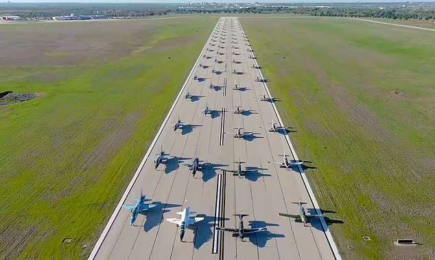 بزرگ ترین نمایش راهپیمای فیل ها در تاریخ نیروی هوایی ایالات متحده