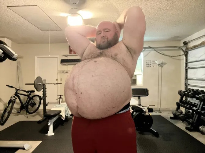 مردی که رویایش رسیدن به بیش از ۳۰۰ کیلوگرم است
