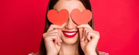 ۱۰ نشانه که می گوید شخصی به شما علاقه پنهانی دارد