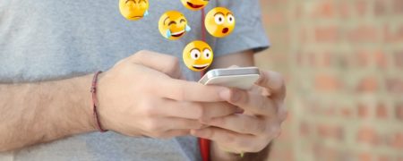 ۵ نشانه هشداردهنده در ایموجی های پیام های شریک عاطفی تان که نباید از آنها غافل شوید