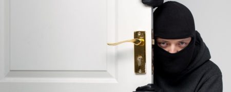 هنگام ورود دزد به خانه در صورت تنها بودن چه کار کنیم؟