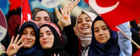 بررسی آماری وضعیت دینداری مردم ترکیه؛ چند درصد نماز می‌خوانند و حجاب دارند؟