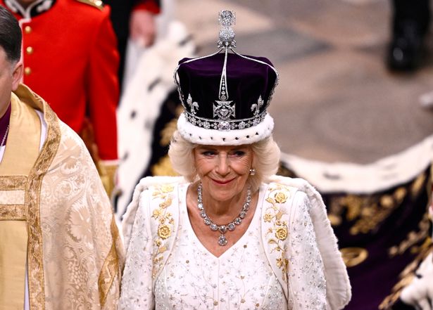 لحظات عجیب مراسم تاجگذاری پادشاه چارلز + تصاویر