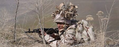 لحظه حمله نیروهای طالبان به پاسگاه مرزبانی ایران و تصویر یکی از شهدا + ویدیو