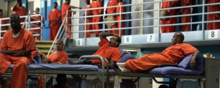در زندان های آمریکا چه رفتاری با زندانیان بر اساس جرم هایشان می شود؟