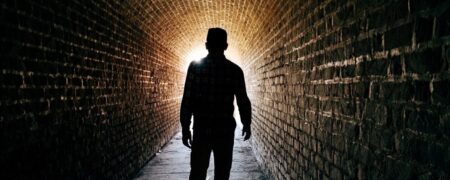 حقیقت پدیده پیش رفتن به سوی نور در لحظات پیش از مرگ فاش شد