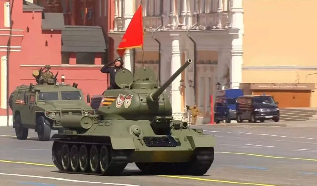 چرا در رژه روز پیروزی روسیه فقط یک تانک قدیمی حضور داشت؟