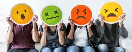 ۱۳ نشانه یک دوست سمی که هر چه زودتر باید رابطه خود را با او قطع کنید