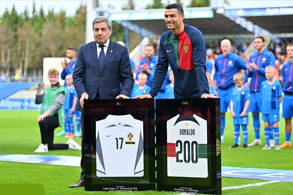 کریستیانو رونالدو رکورد ۲۰۰ بازی بین المللی را زد