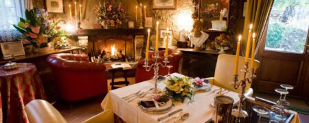 نگاهی به کوچک ترین و رمانتیک ترین رستوران دنیا که تنها برای دو مهمان جا دارد