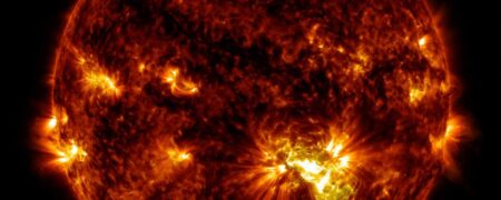 اگر تمام آب زمین را روی خورشید بریزیم چه اتفاقی می‌افتد؟