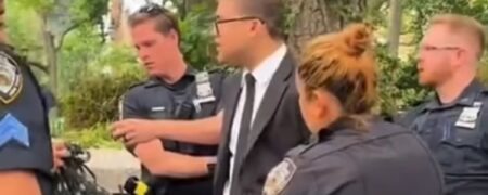 حمله ۸ مامور پلیس نیویورک برای دستگیری مردی که در پارک سیگار می کشد + ویدیو