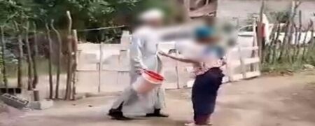 ماجرای ویدئوی جنجالی درگیری فیزیکی روحانی لنگرودی با زن روستایی چیست؟ + ویدئو