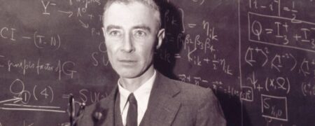 مغز متفکر بمب اتم که در یک ثانیه به «نابودگر دنیاها» تبدیل شد؛ رابرت اوپنهایمر کیست؟