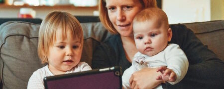 نتایج یک مطالعه: کار هفتگی ۹۷ ساعته مادران برابر با شغلی با درآمد دلاری شش رقمی است