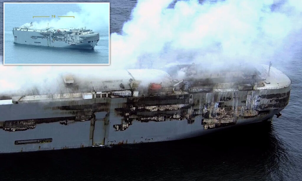 آتش سوزی کشتی باری حامل ۳,۷۰۰ خودرو آلمانی بر اثر مشکل باتری خودروی برقی + ویدئو