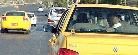 راننده یک تاکسی پراید در عراق همسرش را زیر می گیرد و فرار می کند + ویدیو