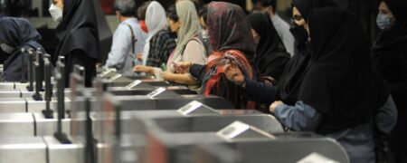 استقرار ۴۰۰ «حجاب‌ بان» در مترو تهران توسط شهرداری برای برخورد با بی حجابی؟