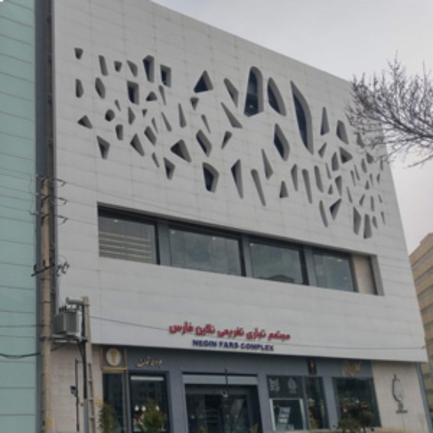 ماجرای خودکشی زنی در شیراز و پریدن او از طبقه پنجم یک مجتمع تجاری چیست؟