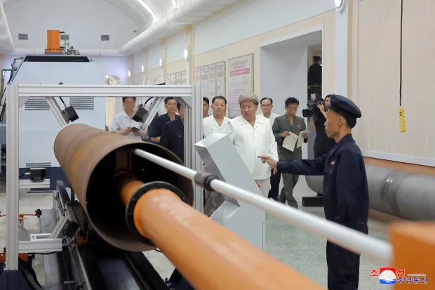 کیم جونگ اون با افزایش توانایی کارخانه های تولید تسلیحات به غرب هشدار داد