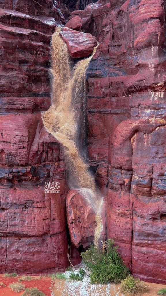 انتشار تصاویر زیبا از آبشارهای شهر نئوم عربستان سعودی + ویدیو