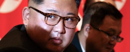 دستور کیم جونگ اون به مردم برای محافظت از تصاویر رهبران کره شمالی در زمان توفان