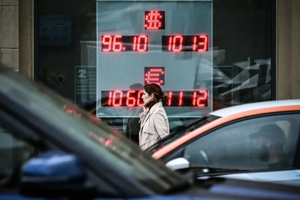 ارزش روبل روسیه به کمترین حد در ۱۷ ماه گذشته رسید