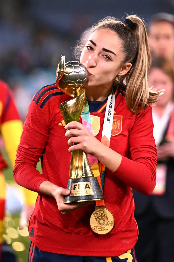 زننده گل قهرمانی تیم ملی فوتبال زنان اسپانیا پس از فینال از مرگ پدرش مطلع شد
