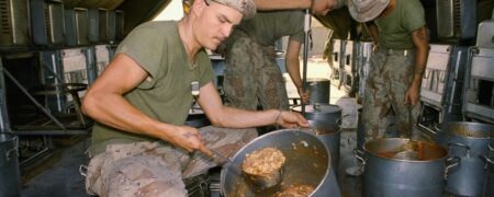 کشورهای مختلف به سربازان خود در طول خدمت چه غذاهایی می دهند؟