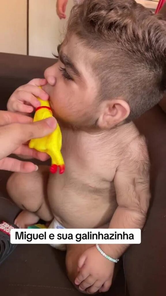 تصاویری از یک نوزاد پُرمو همه را شوکه کرد