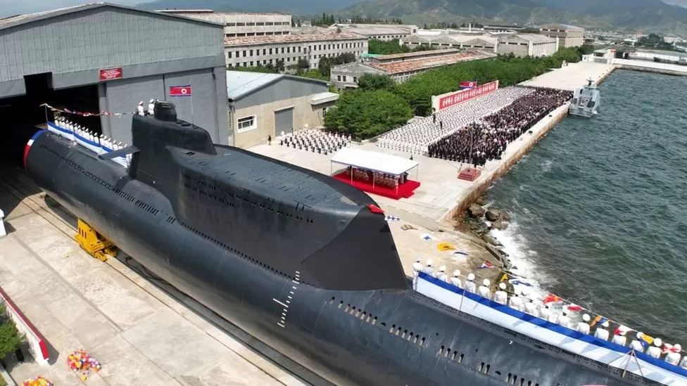 رونمایی از اولین زیردریایی مجهز به سلاح هسته ای کره شمالی + ویدئو