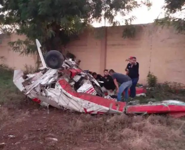 سقوط هواپیما در پروازی نمایشی در یک جشن تعیین جنسیت منجر به مرگ خلبان شد