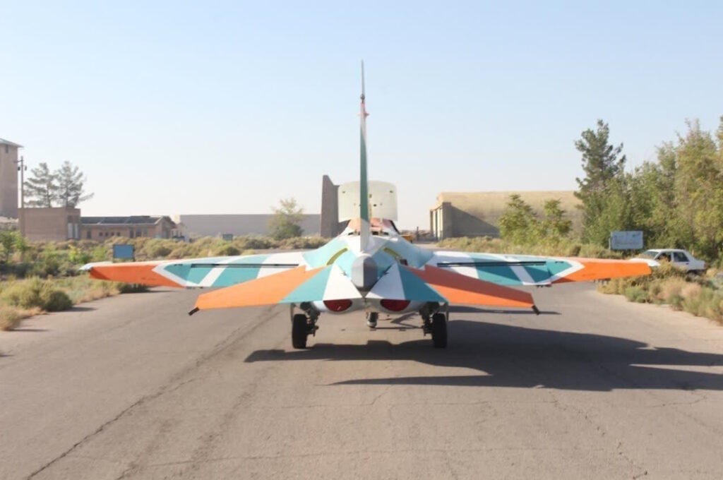 تحویل چند فروند جنگنده روسی یاک ۱۳۰ به ارتش ایران + ویدئو