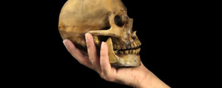 کشف جمجمه انسان دوران نوسنگی که به عنوان کاسه یا فنجان استفاده می شد