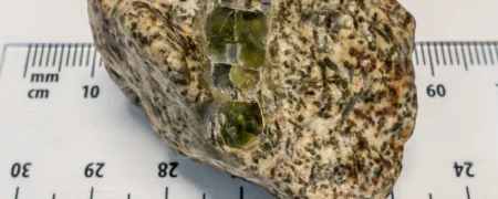 کشف سنگ فضایی ۴.۶ میلیارد ساله در صحرای  آفریقا