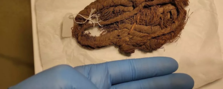 پیدا شدن صندل ۶,۰۰۰ ساله یک مومیایی در غاری دورافتاده در اسپانیا