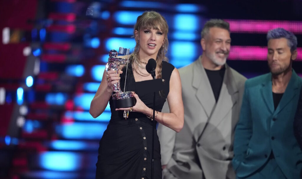 شبی رویایی برای تیلور سوئیفت با کسب ۹ جایزه در مراسم جوایز  MTV