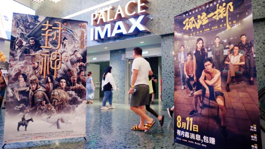 رکوردشکنی و رونق فروش فیلم در سینماهای چین به لطف سینماروهای زن