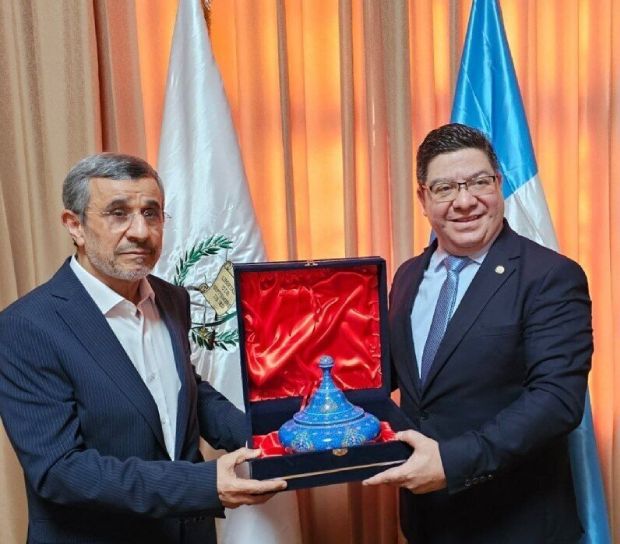 انگلیسی صحبت کردن محمود احمدی‌نژاد با وزیر محیط زیست گواتمالا