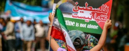 روزنامه شرق: چرا افکار عمومی ایرانیان مانند کشورهای دیگر علیه جنایت غزه برانگیخته نشد؟