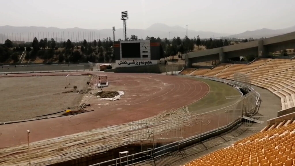 تمسخر شیوه عجیب ترمیم چمن ورزشگاه آزادی از سوی نیمار + ویدئو