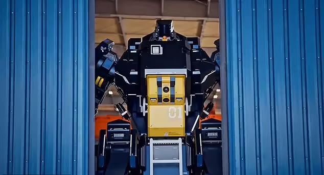 ربات ۳.۵ تنی ساخت ژاپن که در عرض چند ثانیه به ماشین تبدیل می‌شود + ویدئو
