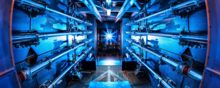 قوی ترین لیزر جهان که یک میلیون، میلیارد، میلیارد بار درخشان‌ تر از خورشید است!