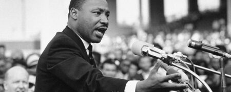 ۹ ترفند زبان بدن که باعث می‌شود کاریزماتیک‌ تر به نظر برسید