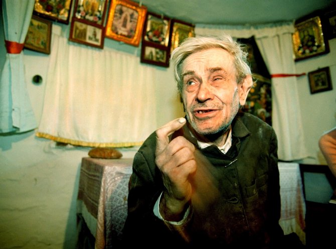 داستان عجیب مرد اوکراینی که برای فرار از جنگ ۵۷ سال در اتاق زیرشیروانی پنهان ماند