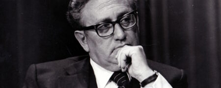 هنری کیسینجر سیاستمدار مشهور و وزیر امور خارجه سابق آمریکا در ۱۰۰ سالگی درگذشت